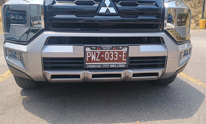 Mitsubishi Xpander 1...