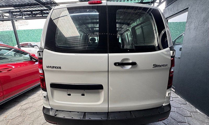 Hyundai Starex 2.4 C...