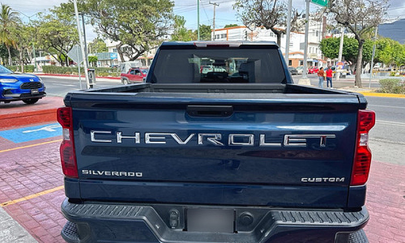 Chevrolet Silverado ...