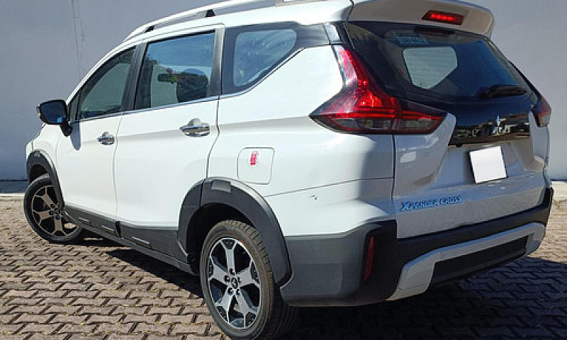 Mitsubishi Xpander 2...