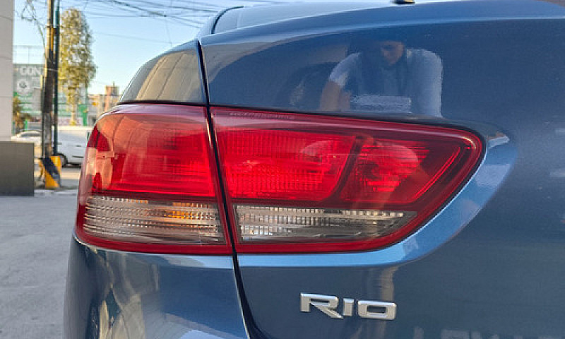 Kia Rio 2023...