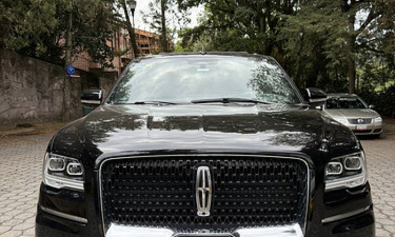 Lincoln Navigator 3....