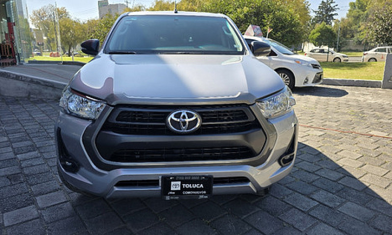 Toyota  Hilux  2021...