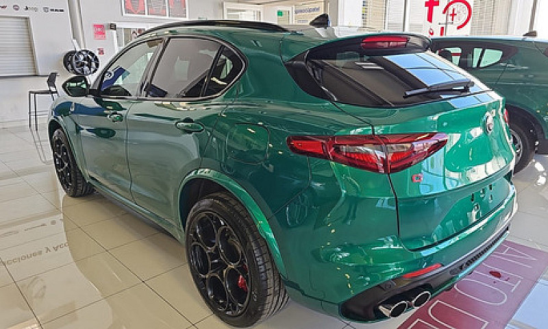 Alfa Romeo Stelvio 2...