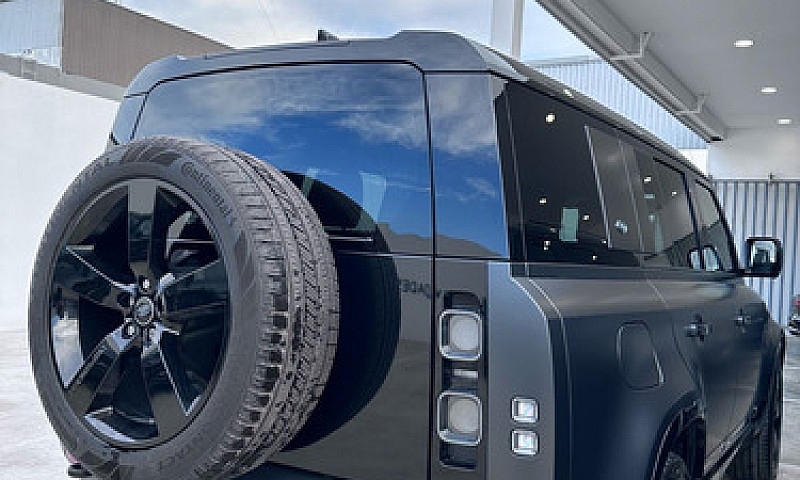 Land Rover Defender ...