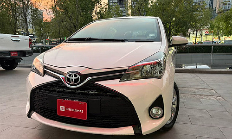 Toyota Yaris 2015...