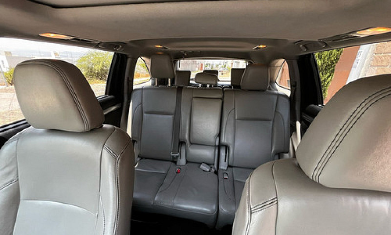 Toyota Highlander 3....