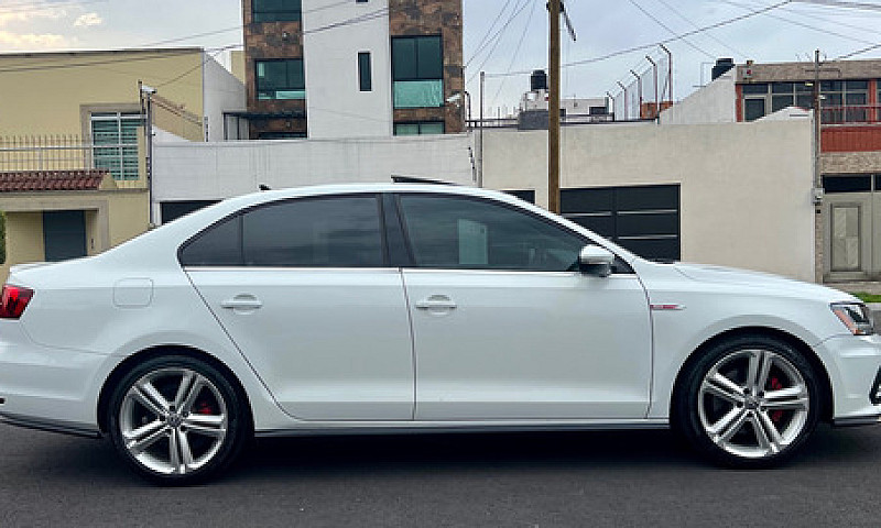 Volkswagen Jetta 2.0...