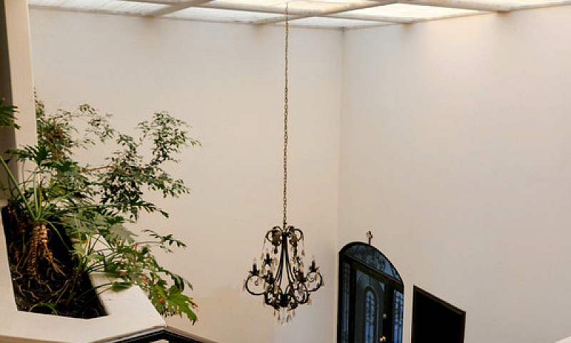 Majestuosa Casa Fami...