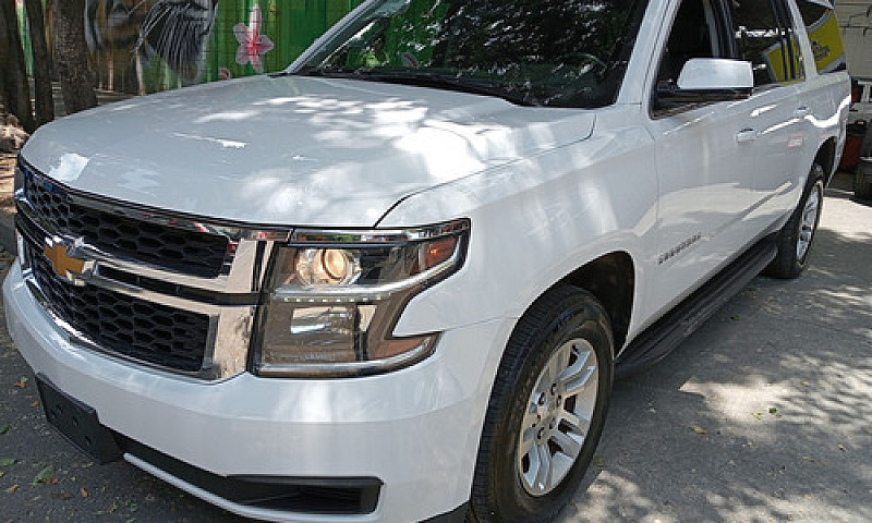 Chevrolet Suburban 2...