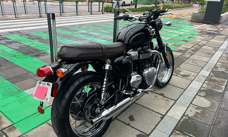 Moto Triumph Bonevil...