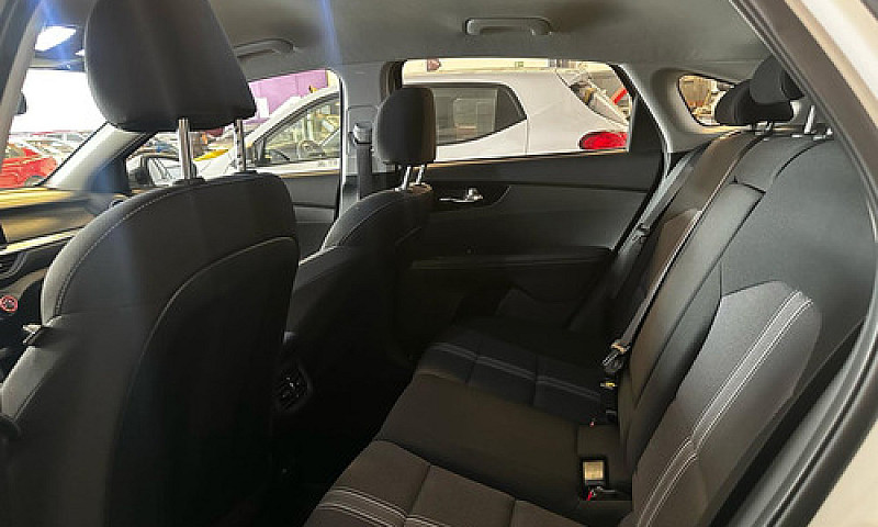 Kia Forte Hb 2022...