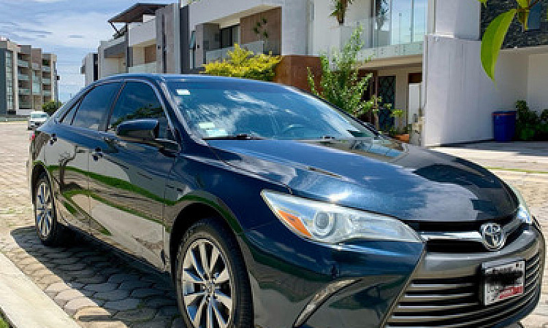Toyota Camry 2.5 Le ...