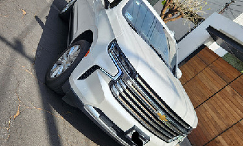 Chevrolet Suburban 6...