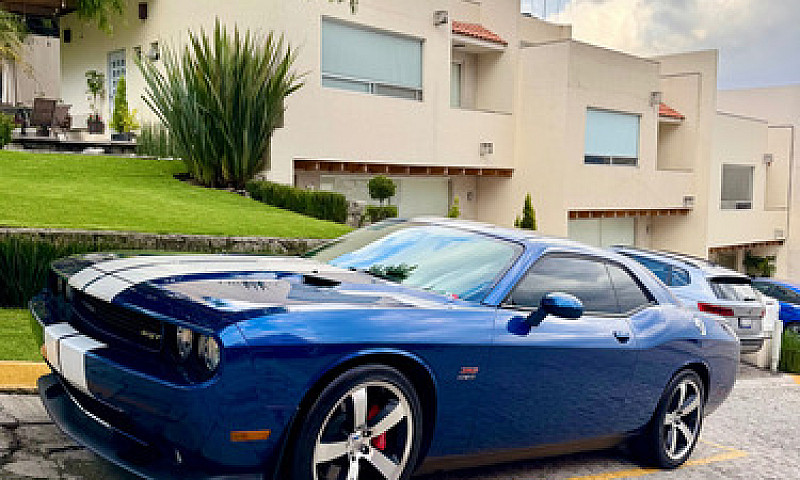 Dodge Challenger 6.1...