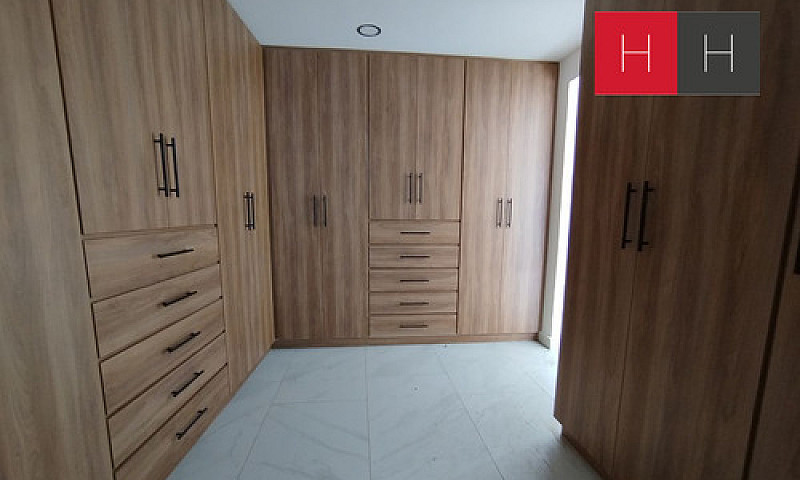 Casa En Venta En Lom...