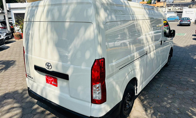 Toyota Hiace 2022...