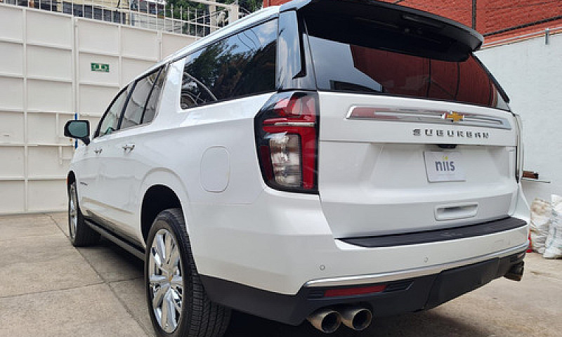Chevrolet Suburban 2...