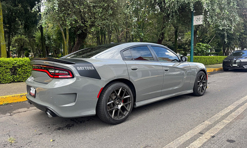Dodge Charger 5.7 R-...
