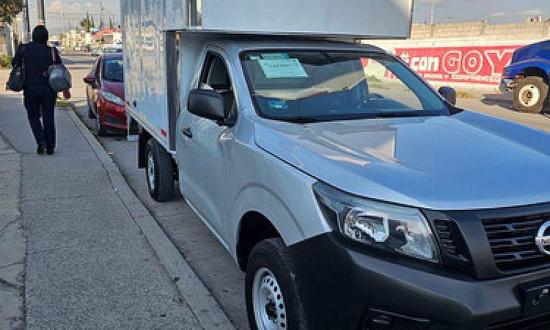 Nissan Np300 2.5 Est...