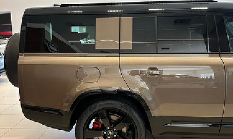 Land Rover Defender ...