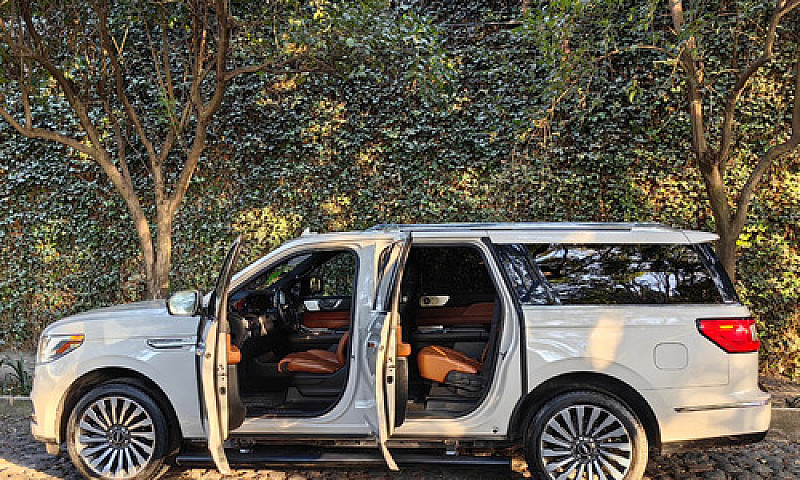 Lincoln Navigator...