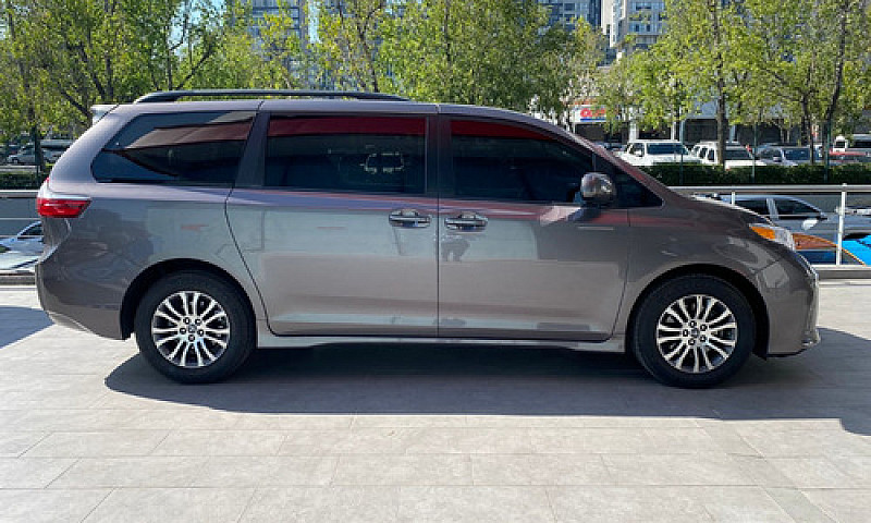 Toyota  Sienna  2019...