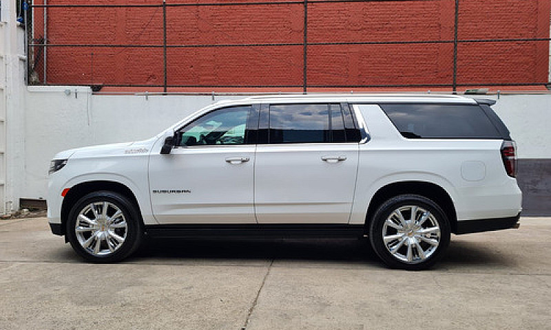 Chevrolet Suburban 2...