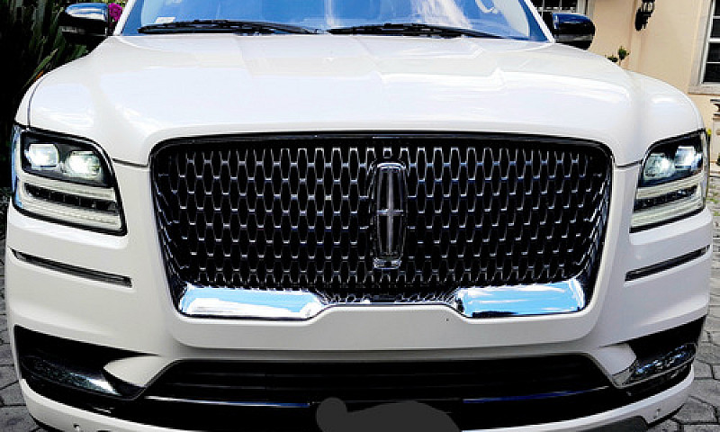 Lincoln Navigator 3....