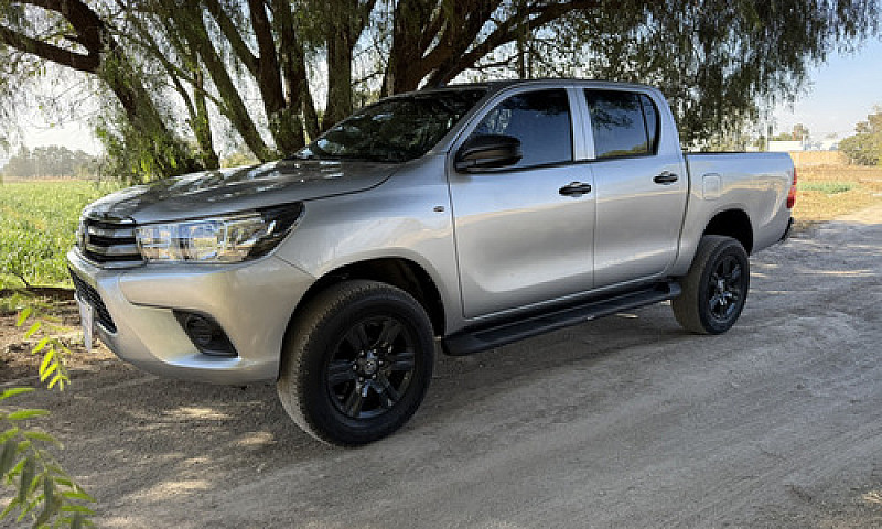 Toyota Hilux 2023...