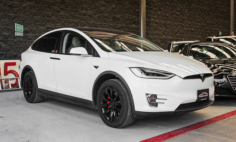 Tesla Model X 2016 9...