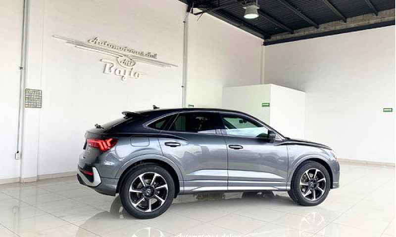 Audi Q3 2.0 S Line 1...