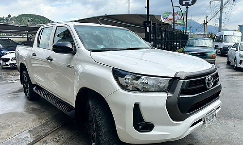 Toyota Hilux 2021...