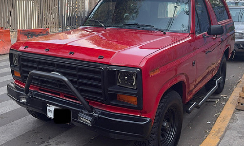 Ford Bronco Xlt...