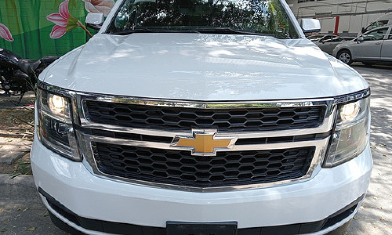 Chevrolet Suburban 2...