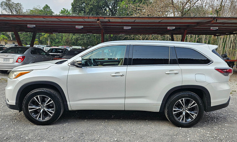 Toyota Highlander 3....