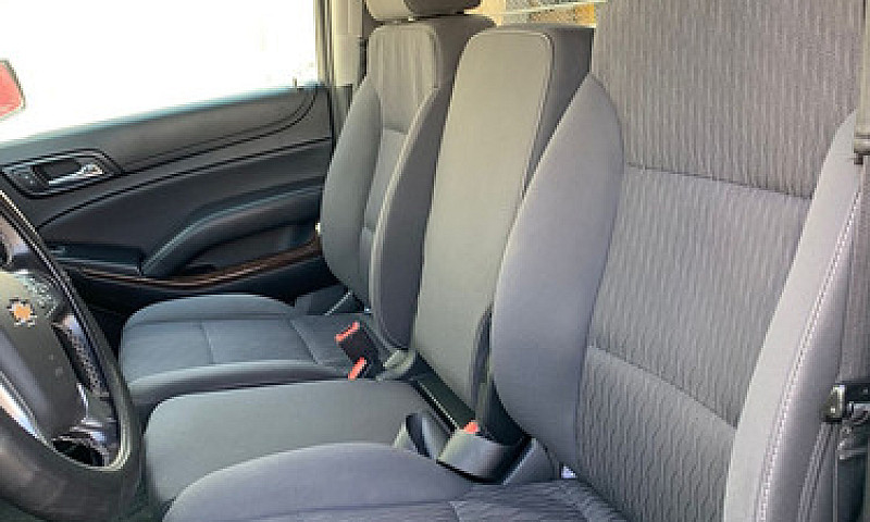 Chevrolet Suburban 5...