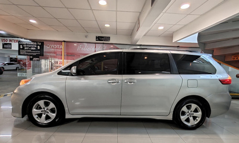 Toyota Sienna 2019...