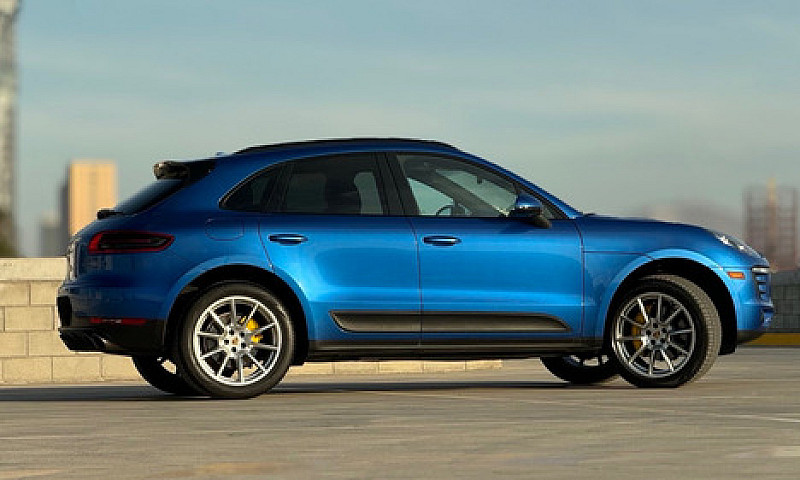 Porsche Macan S...