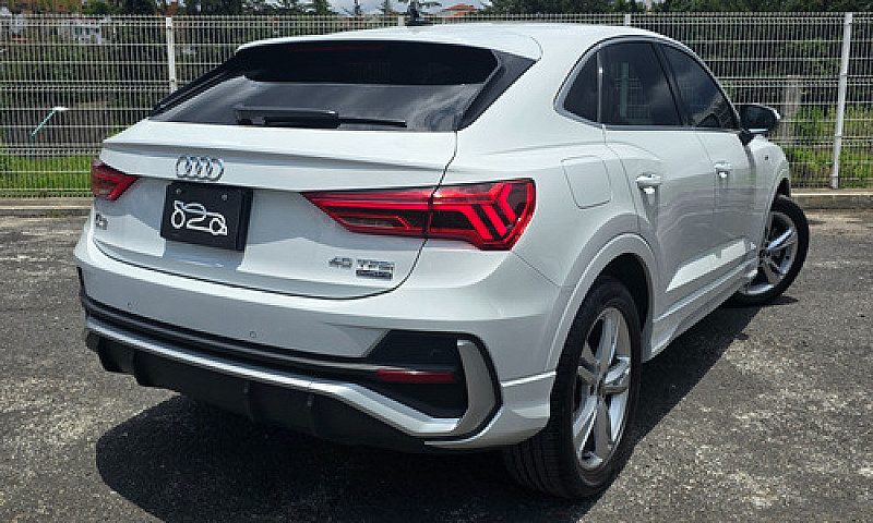 Audi Q3 2.0 S Line 1...