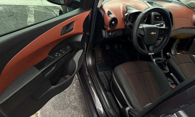 Chevrolet Sonic 1.6 ...