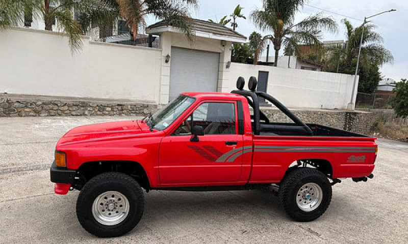 Toyota Hilux 1987 · ...