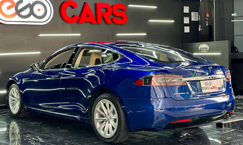 Tesla Model X 2016...