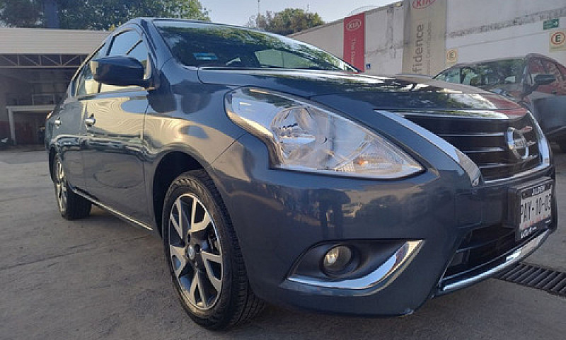 Nissan Versa 1.6 Adv...