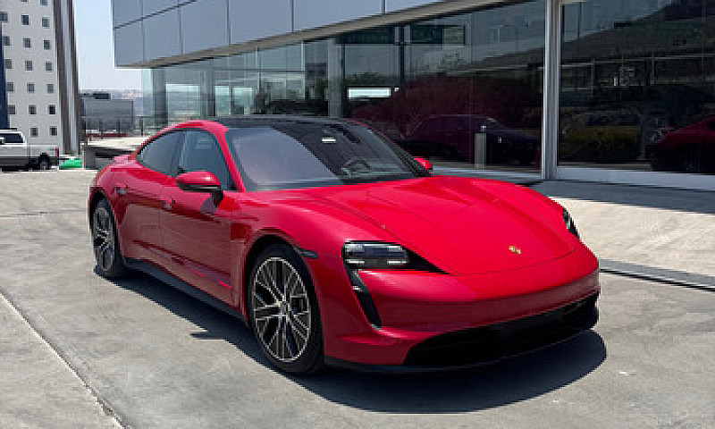 Porsche Taycan 2023...