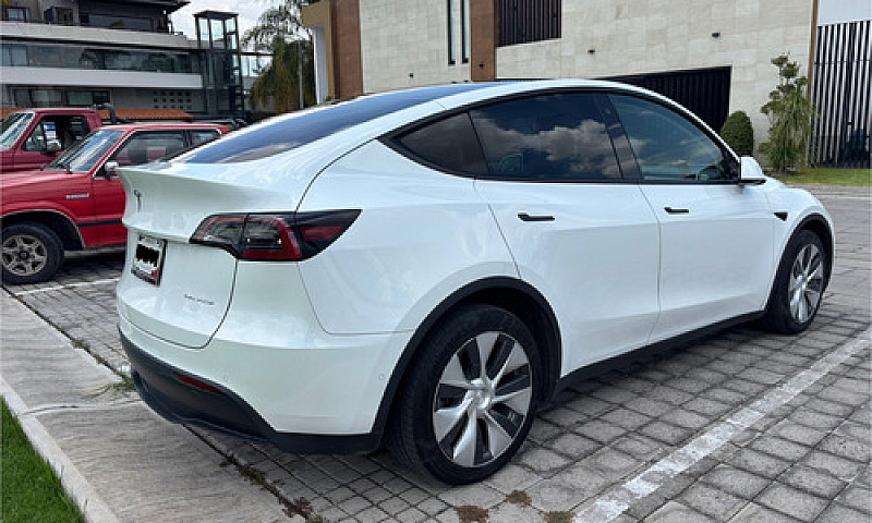 Tesla Model Y 2021 L...