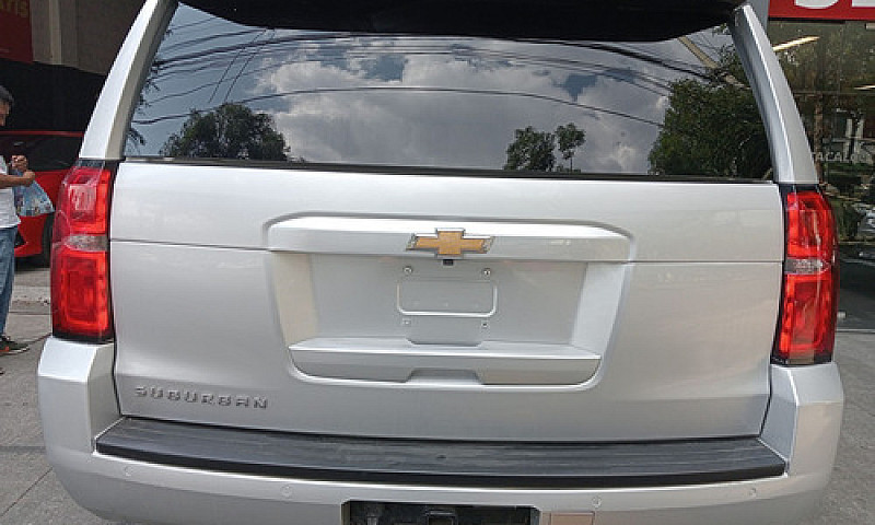 Chevrolet Suburban 2...