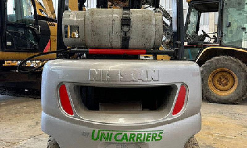 Montacargas Nissan 5...