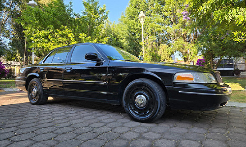 Ford Crown Victoria ...