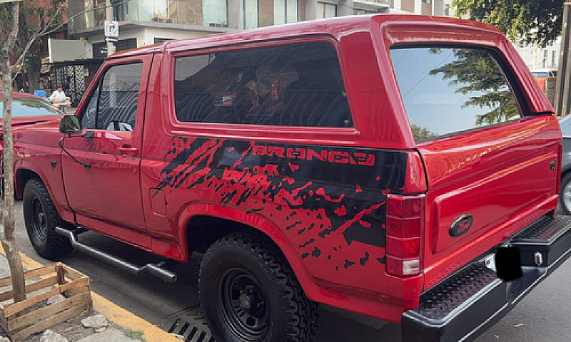 Ford Bronco Xlt...